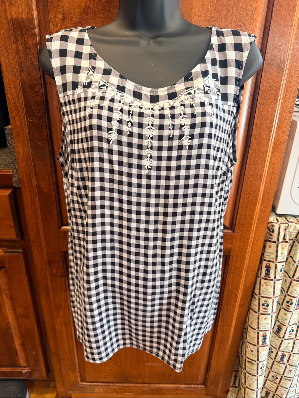 Como Vintage Black and White Gingham Embroidered Tank Top